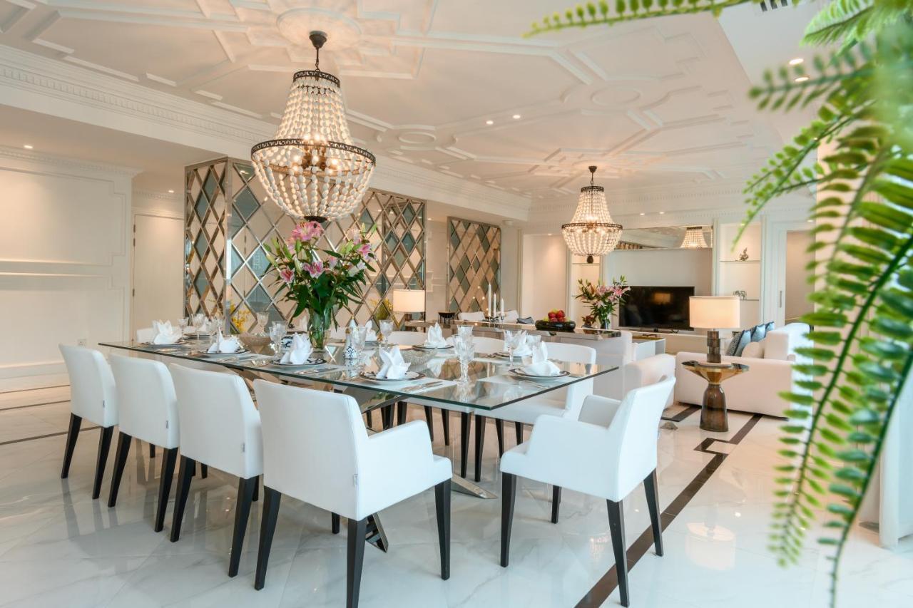 Centara West Bay Hotel & Residences Доха Екстериор снимка A dining room