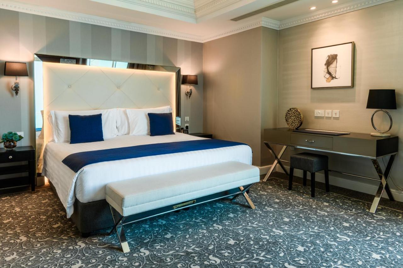 Centara West Bay Hotel & Residences Доха Екстериор снимка A bedroom at the hotel