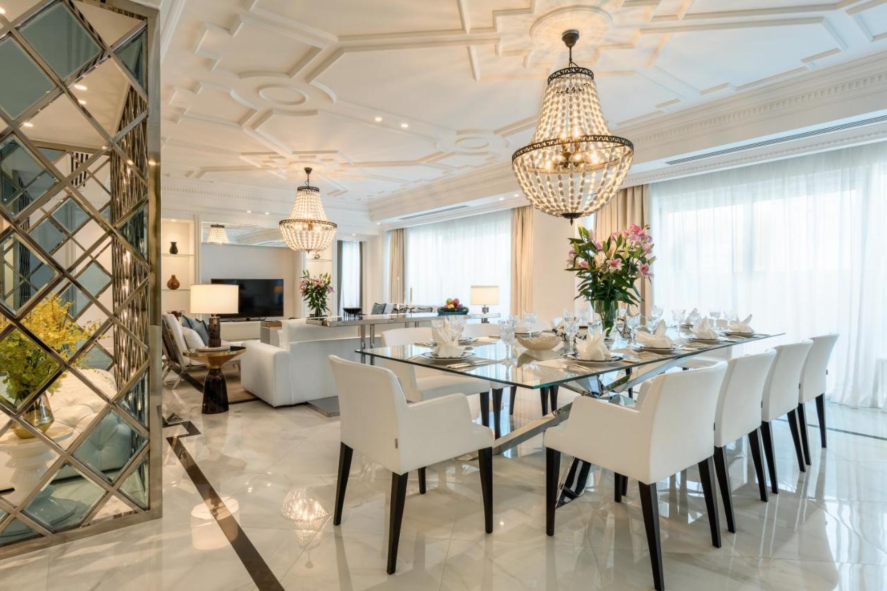 Centara West Bay Hotel & Residences Доха Екстериор снимка A dining room