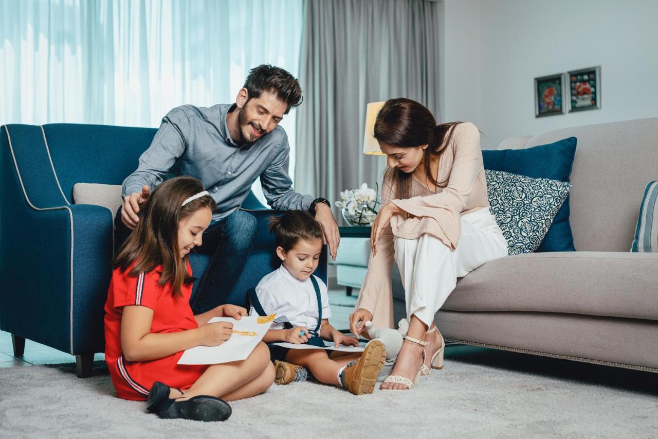 Centara West Bay Hotel & Residences Доха Екстериор снимка A family