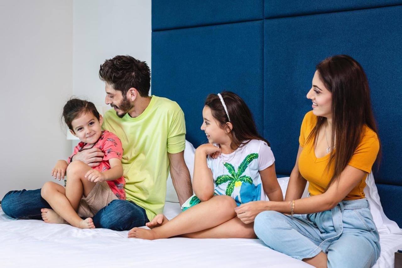 Centara West Bay Hotel & Residences Доха Екстериор снимка A family