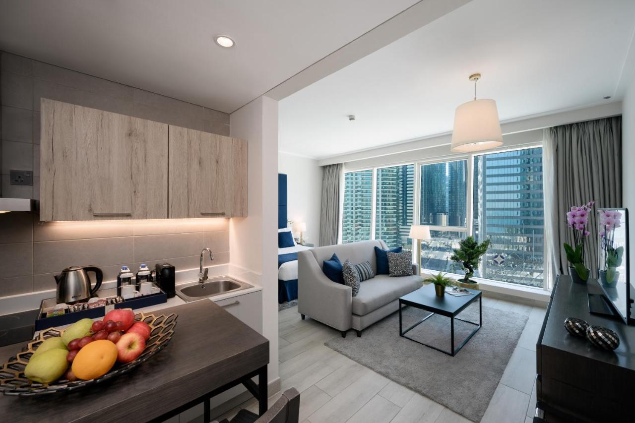 Centara West Bay Hotel & Residences Доха Екстериор снимка