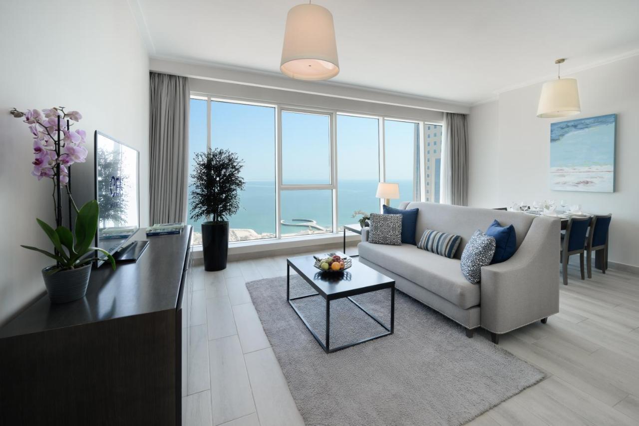 Centara West Bay Hotel & Residences Доха Екстериор снимка