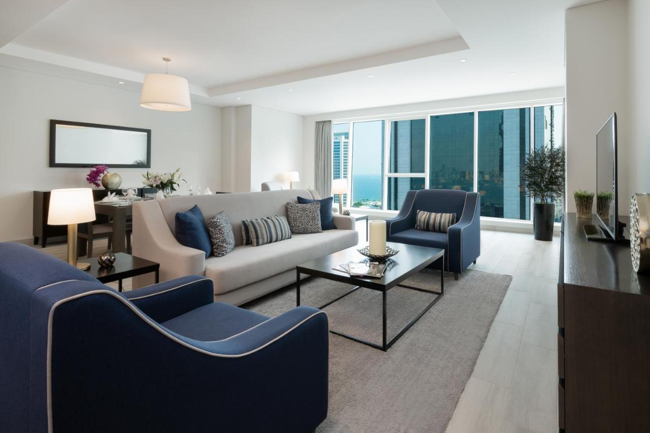 Centara West Bay Hotel & Residences Доха Екстериор снимка