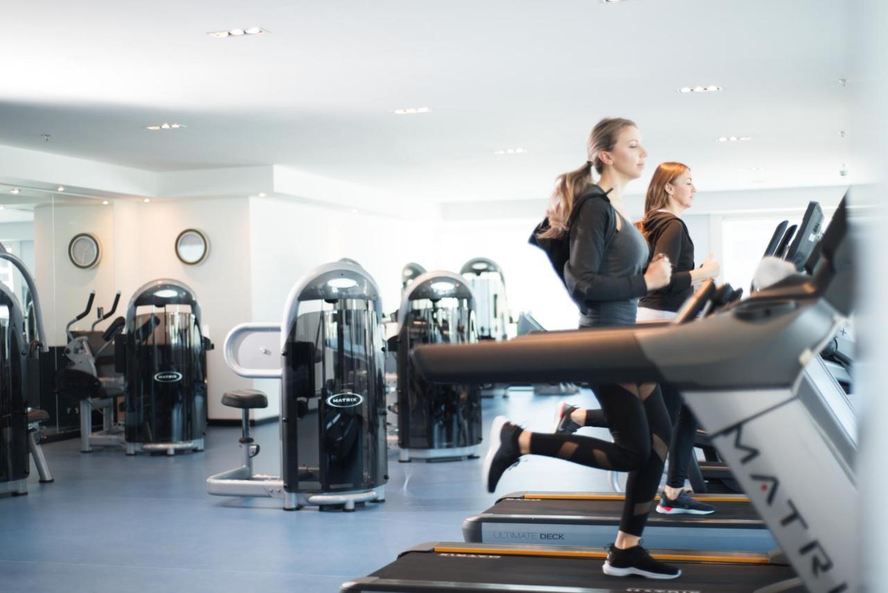 Centara West Bay Hotel & Residences Доха Екстериор снимка The gym at the InterContinental