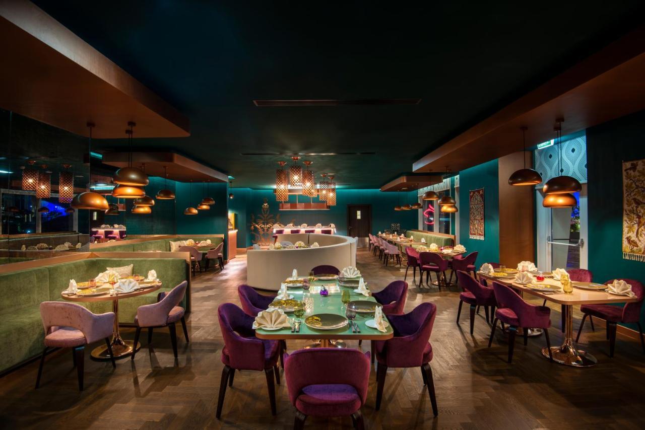Centara West Bay Hotel & Residences Доха Екстериор снимка The interior of the restaurant